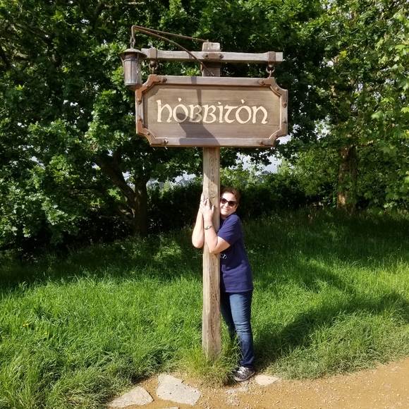 Meet your Posher, Janet - Picture 2 of 3